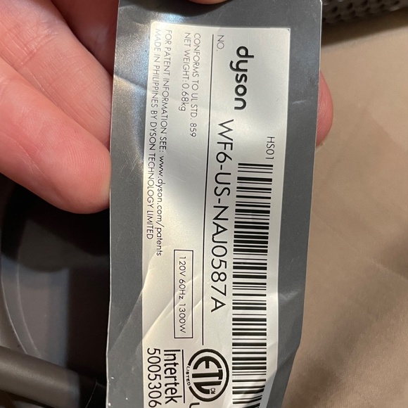 Dyson Air Wrap Hair Styler with Accessories and Carrying Case - Picture 3 of 6